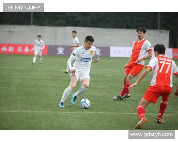 赛后分析:杭州足球队与重庆足球队的战术配合与表现评估 赛后分析:杭州足球队与重庆足球队的战术配合与表现评估